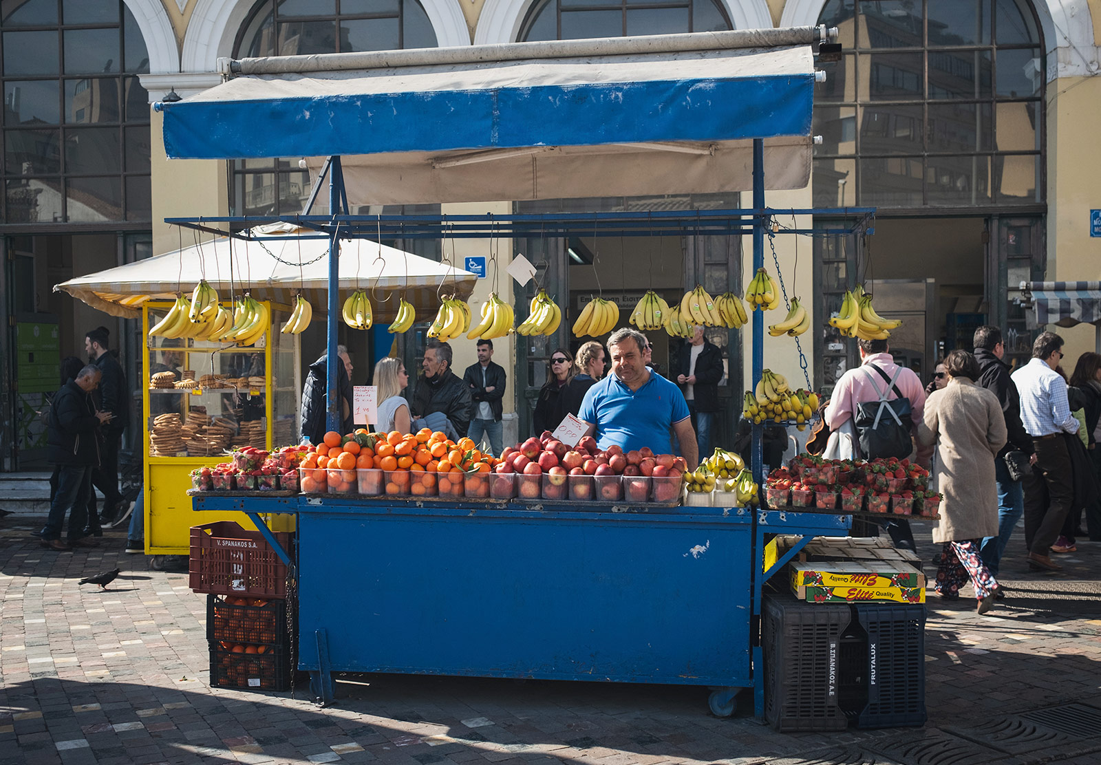 Outdoor fruit seller