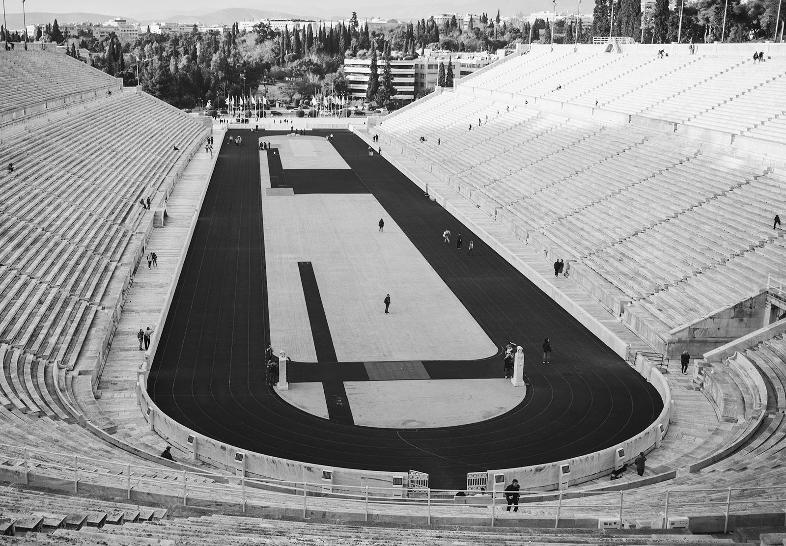 Curved running track
