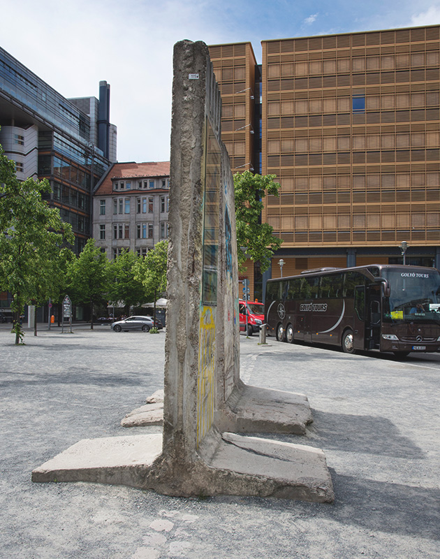 Freestanding wall segment
