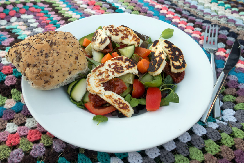Halloumi salad