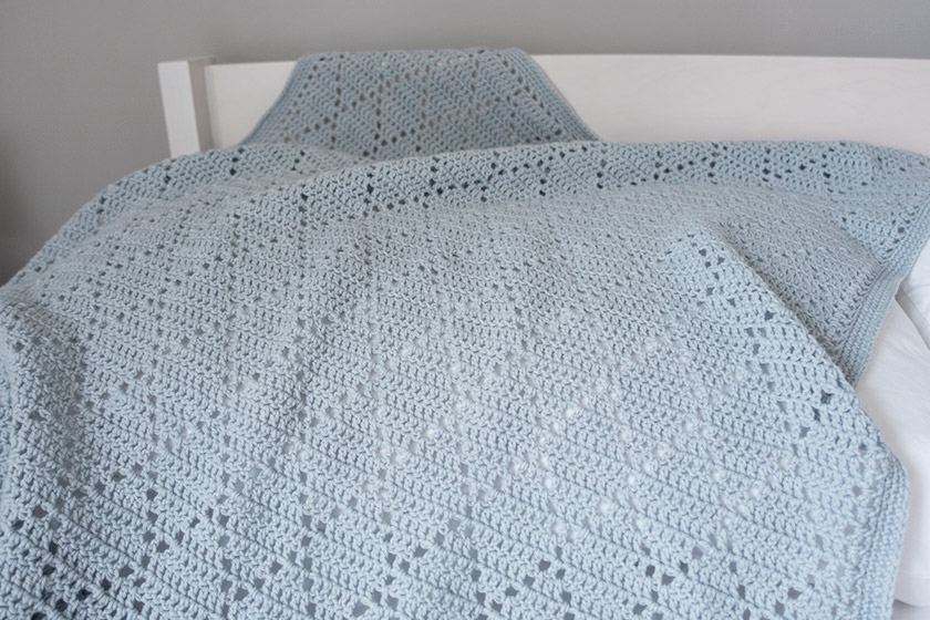 Wool blanket with diamond pattern