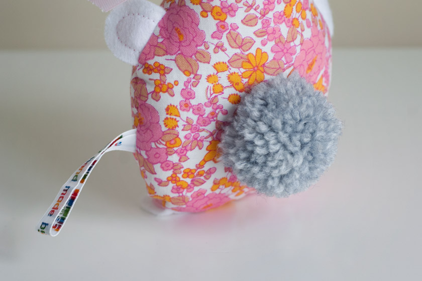 Pom pom bunny tail