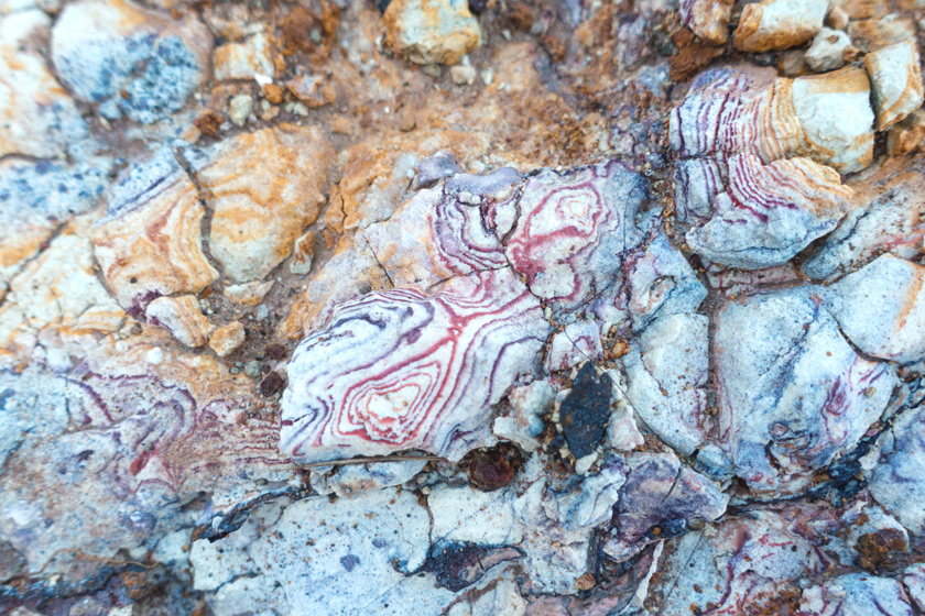 Swirled rock markings