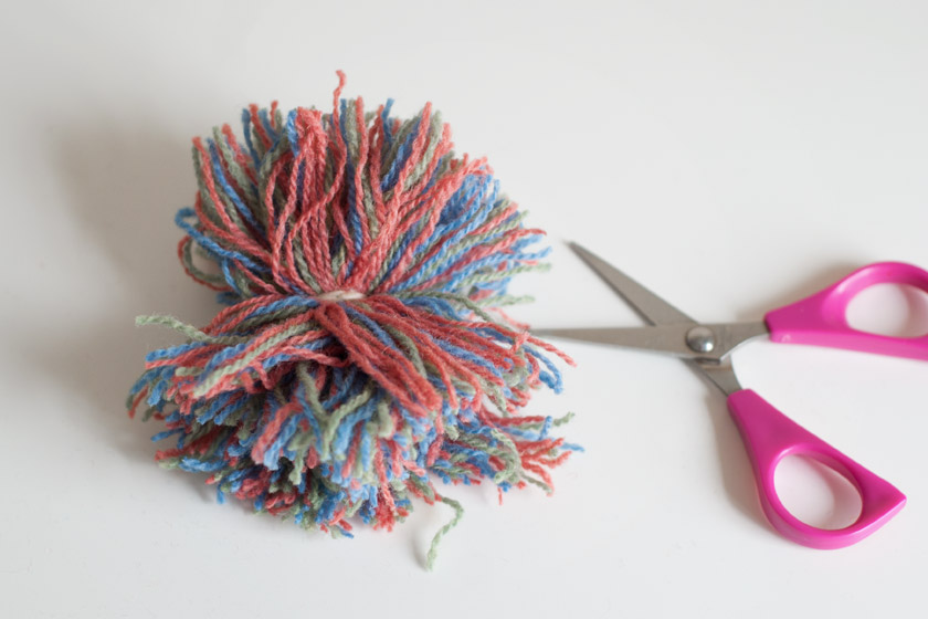 Cutting wool strands