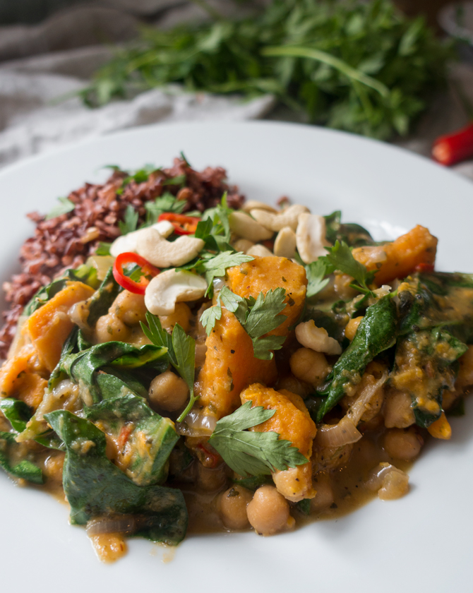 Vegetable curry with rice and garnish