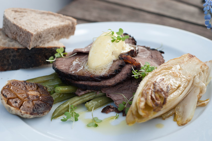 Roast beef, beans and garlic