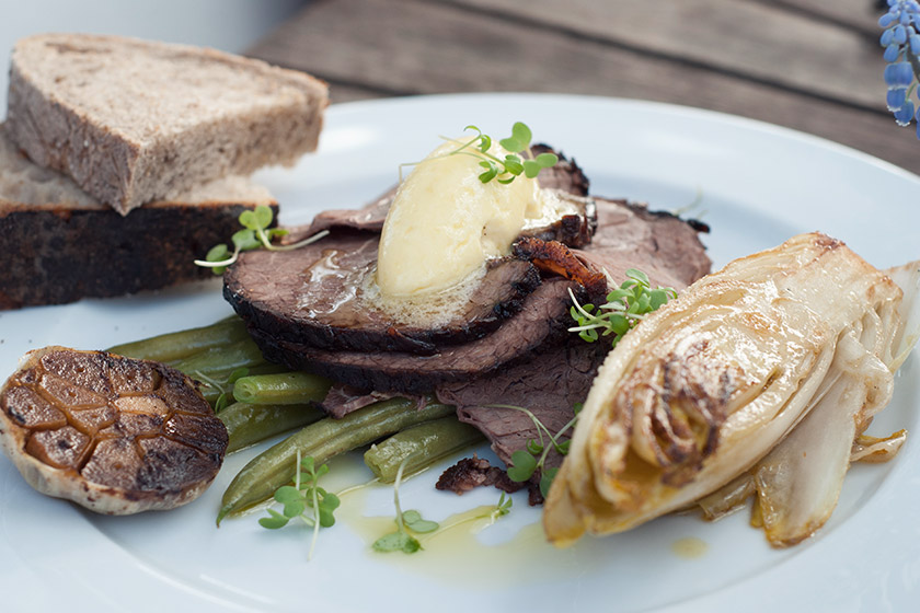 Roast beef with vegetables