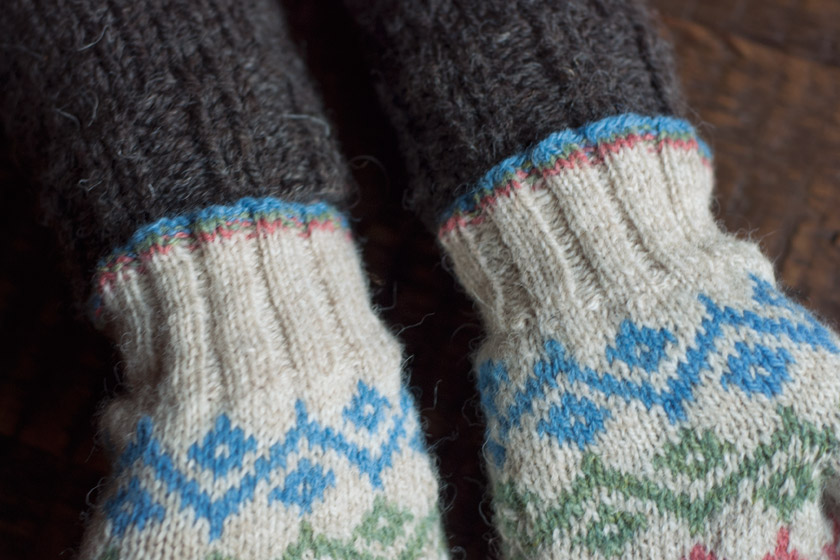 Cuff details on Ursula mittens