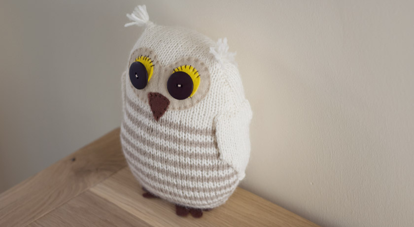 Knitted owl wing detail