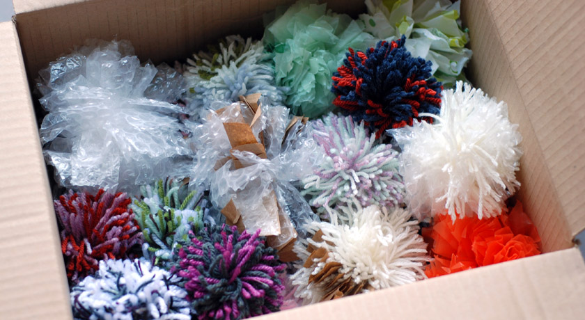 Box of pompoms for Sense