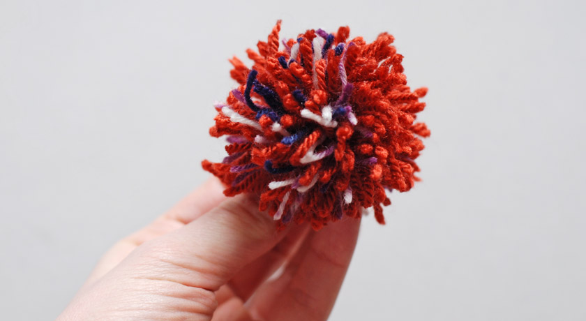 Multicoloured pompom for Sense