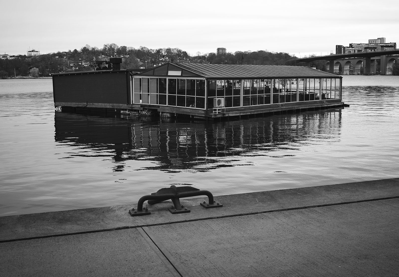 Floating restaurant
