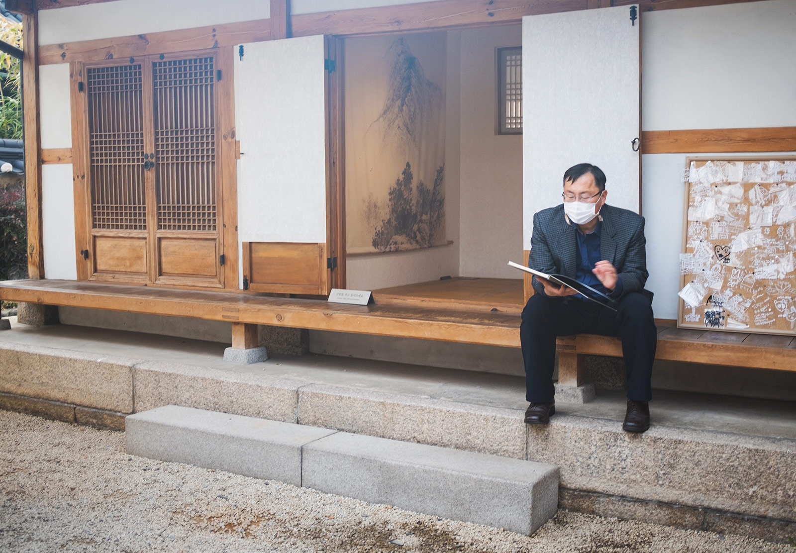 Man sat on step reading