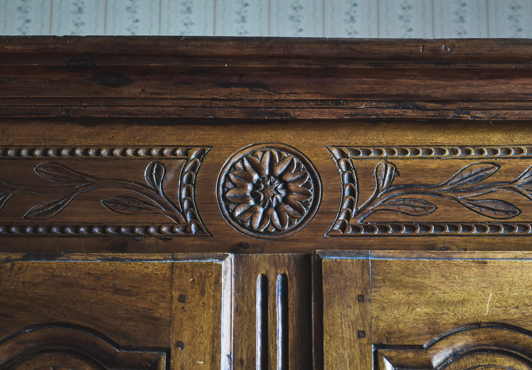 Engraved pattern on wood
