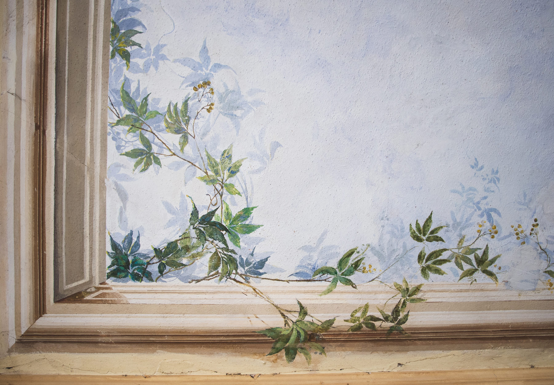 Painted leaves on ceiling