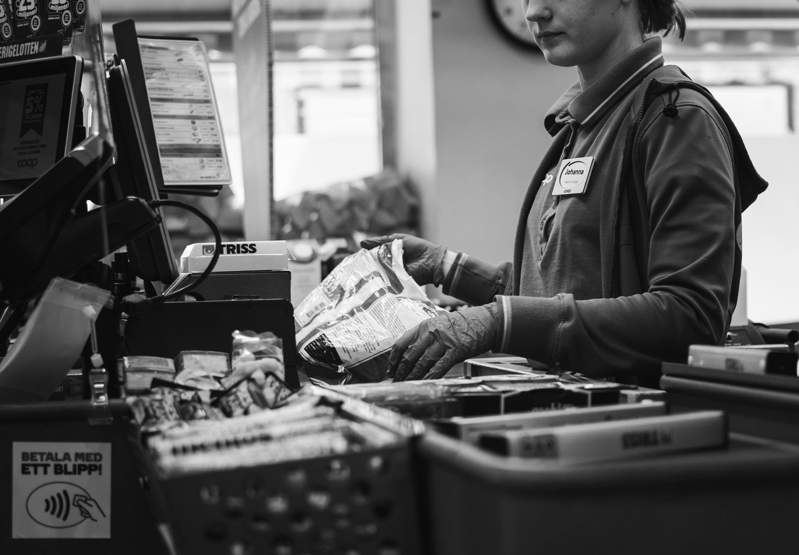 Cashier wearing gloves