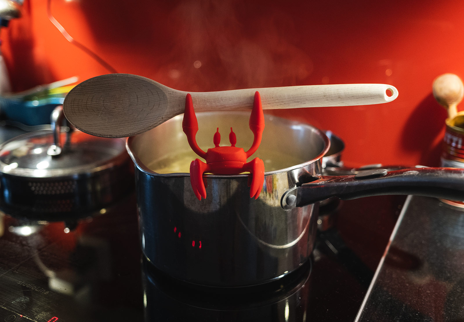 Crab spoon holder