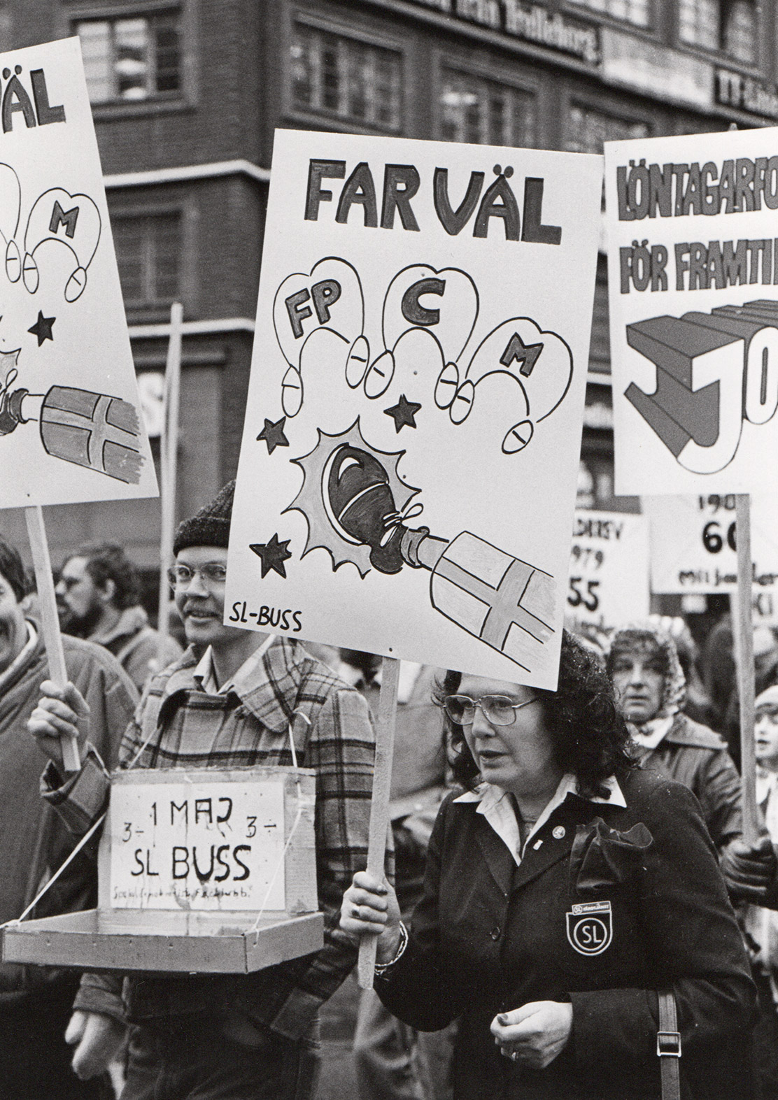 SL worker at demonstration