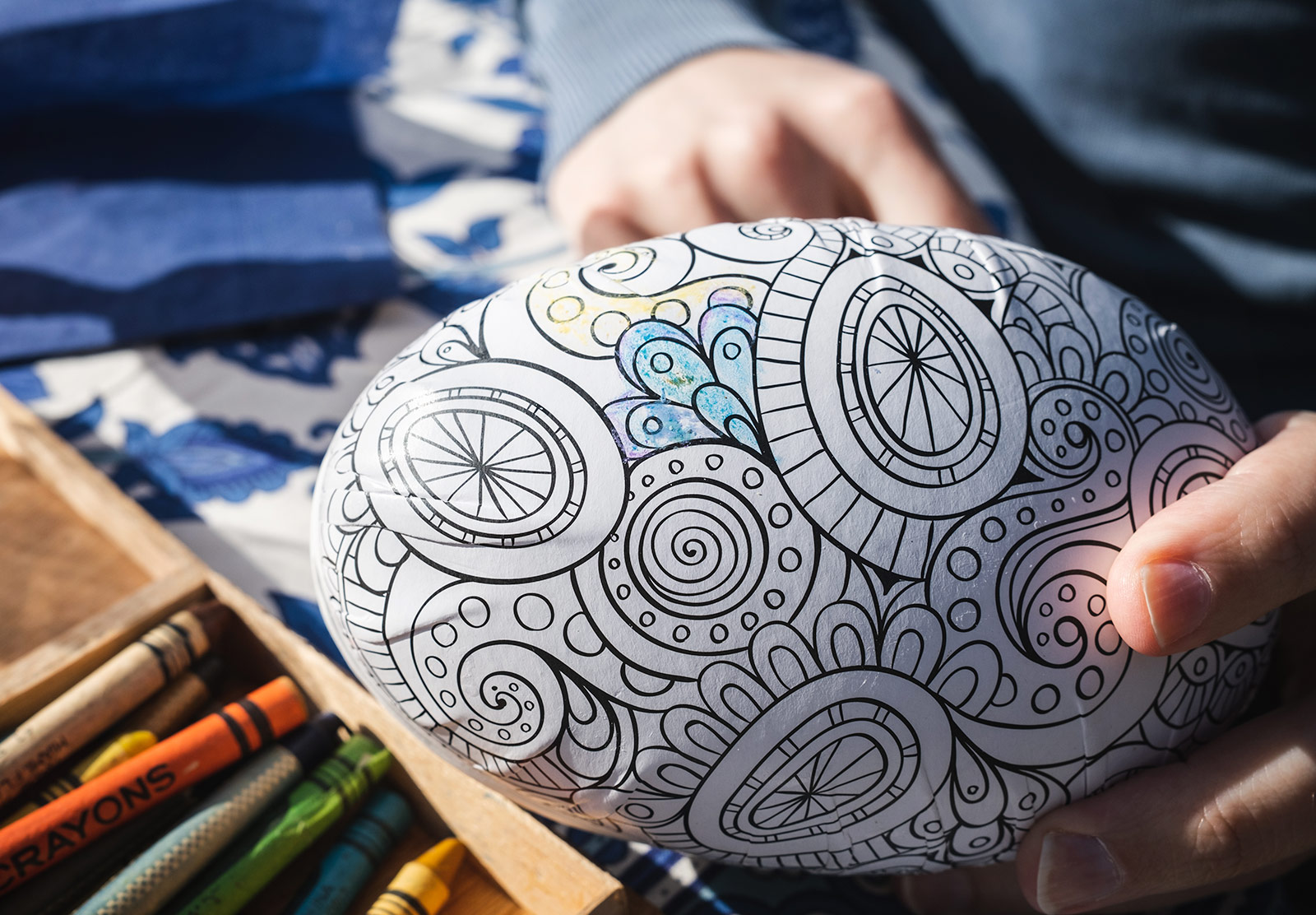 Colouring an Easter egg