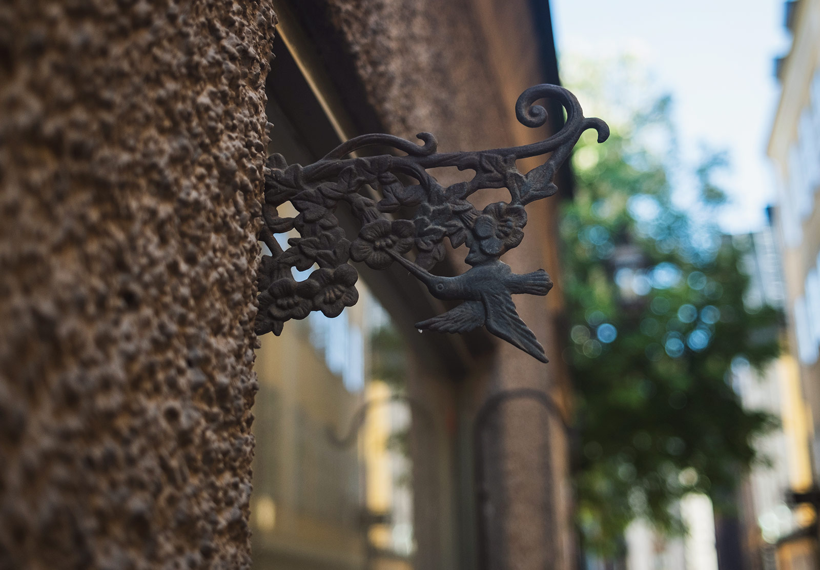 Metal hummingbird