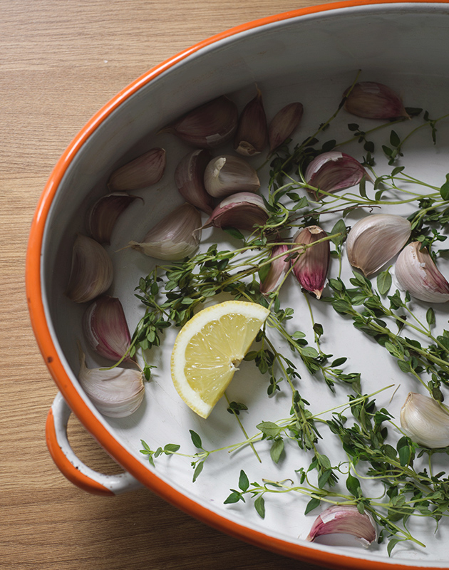 Garlic, herbs and lemon in dish
