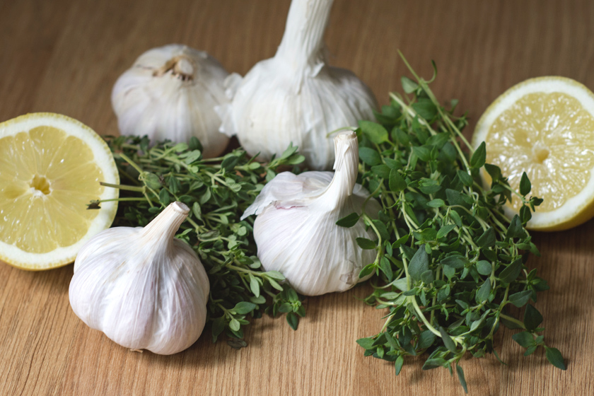 Garlic bulbs, lemon and herbs