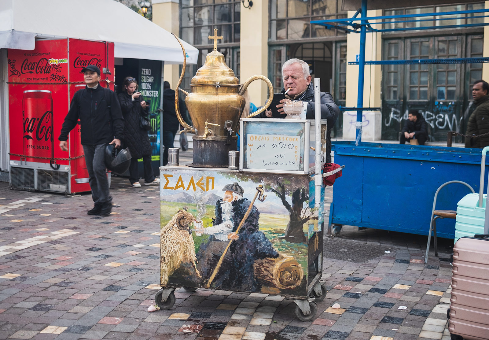 Drink seller with small cart