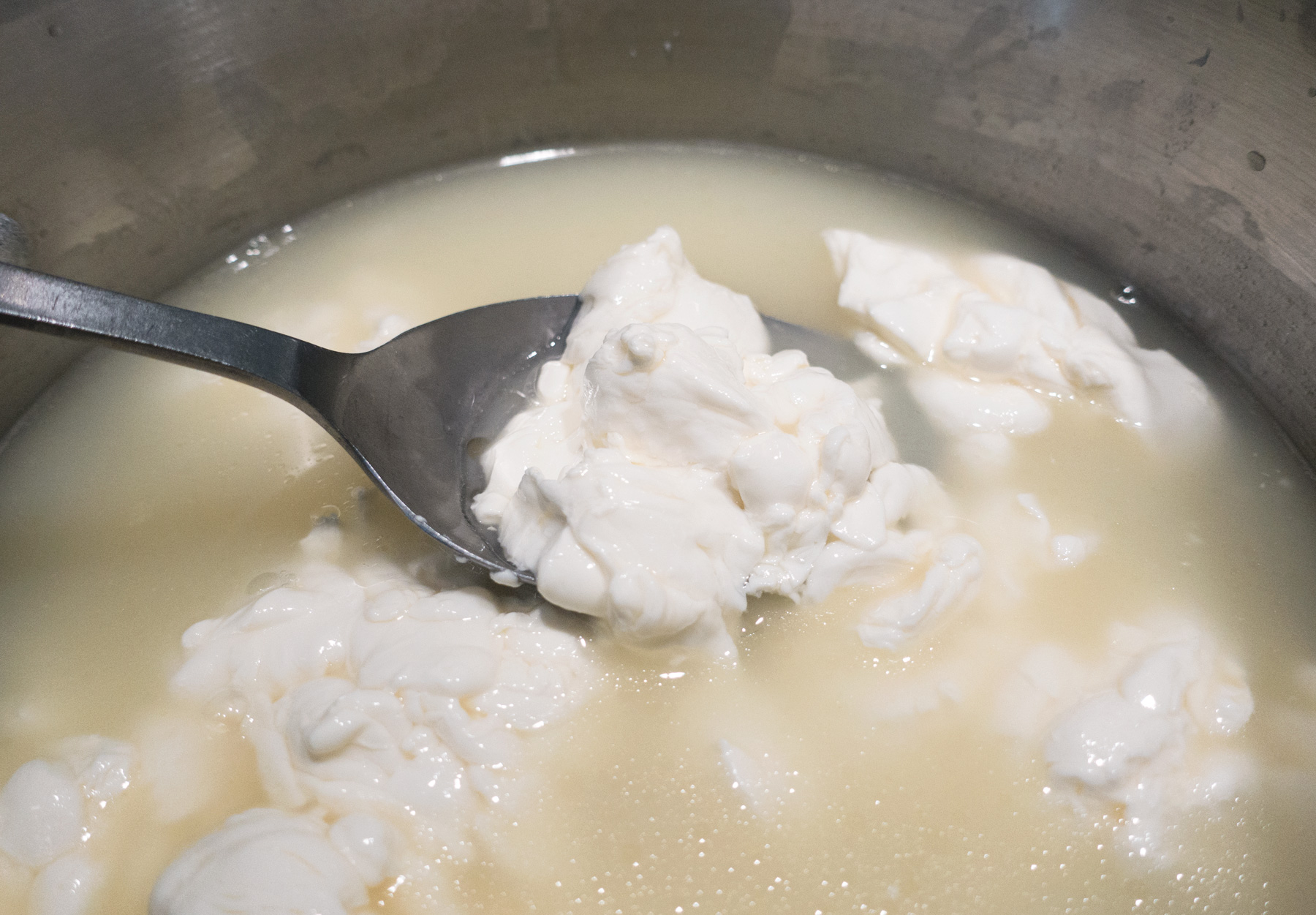 Cooked halloumi curds