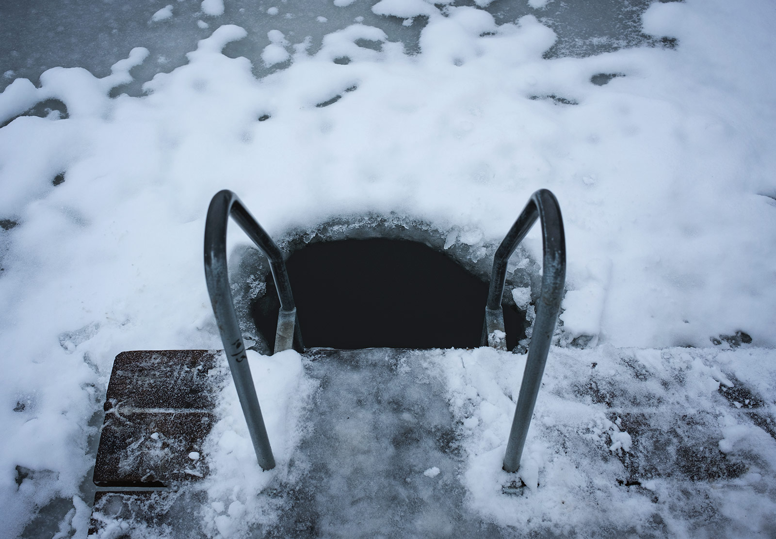 Hold in ice
