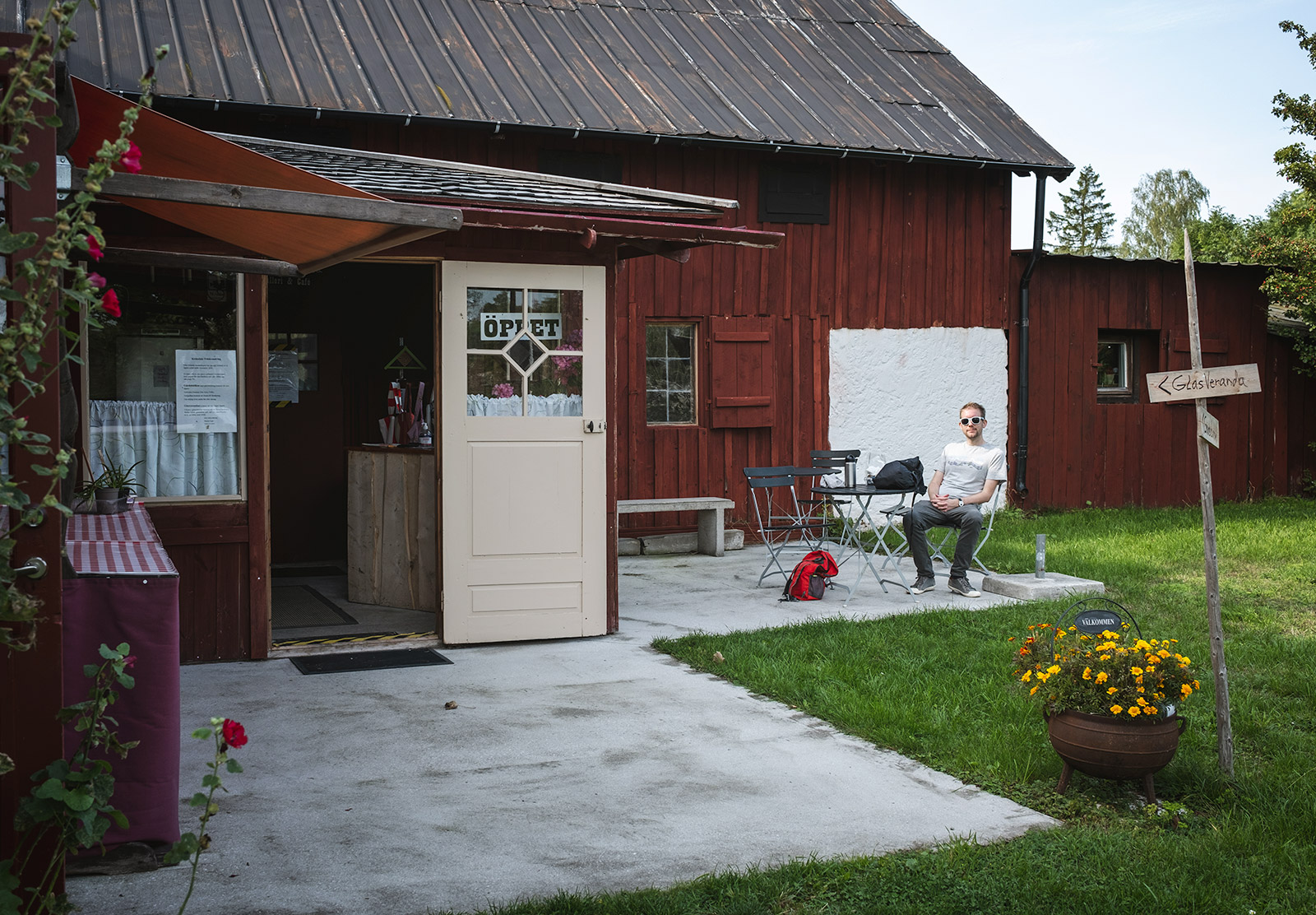 Outdoor cafe