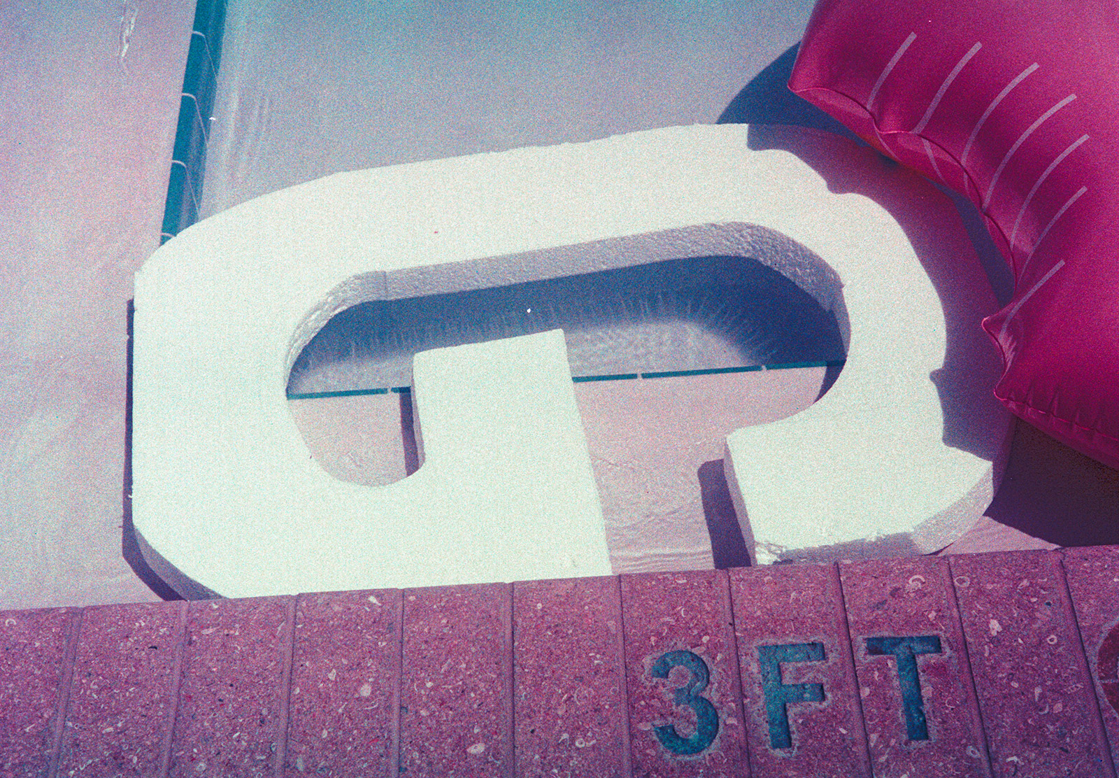 G shaped foam float