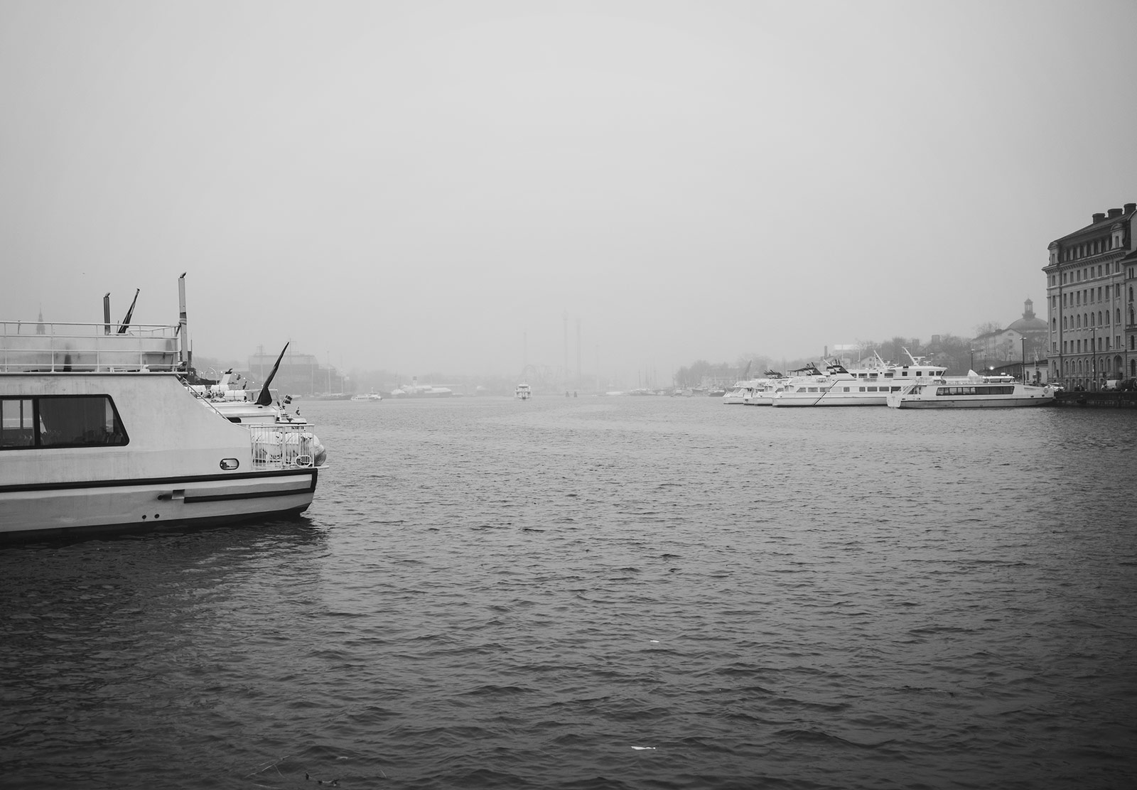 Foggy water horizon