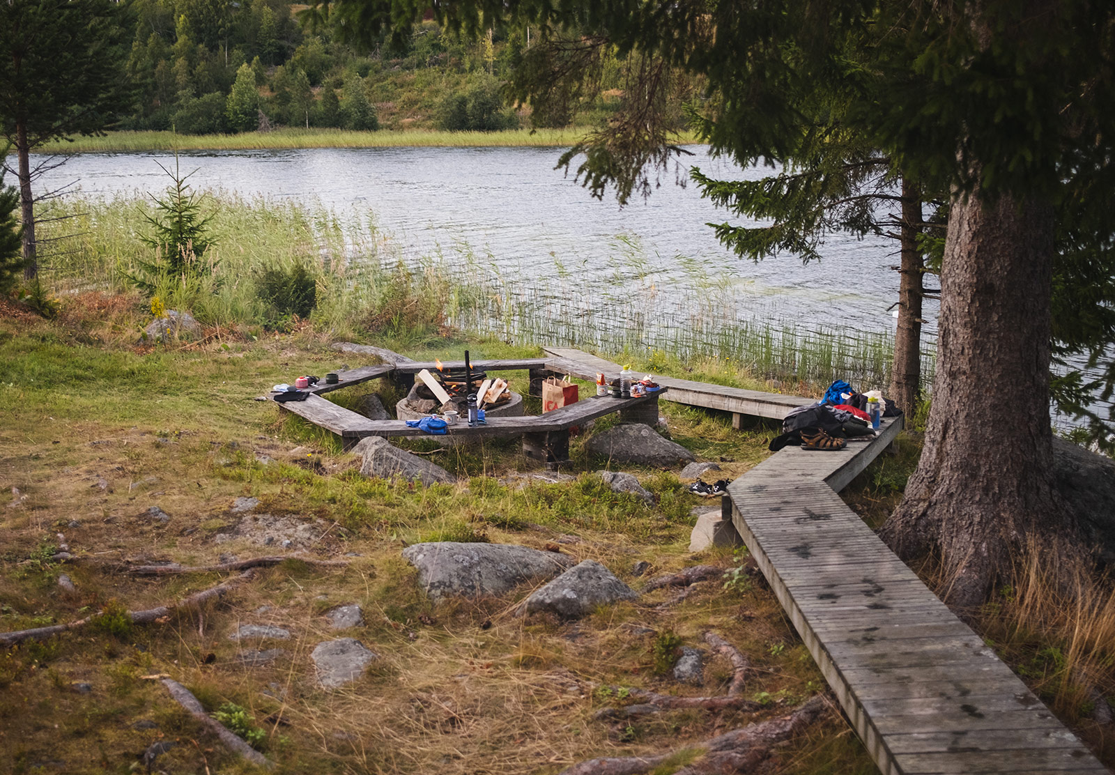Seat around fire pit