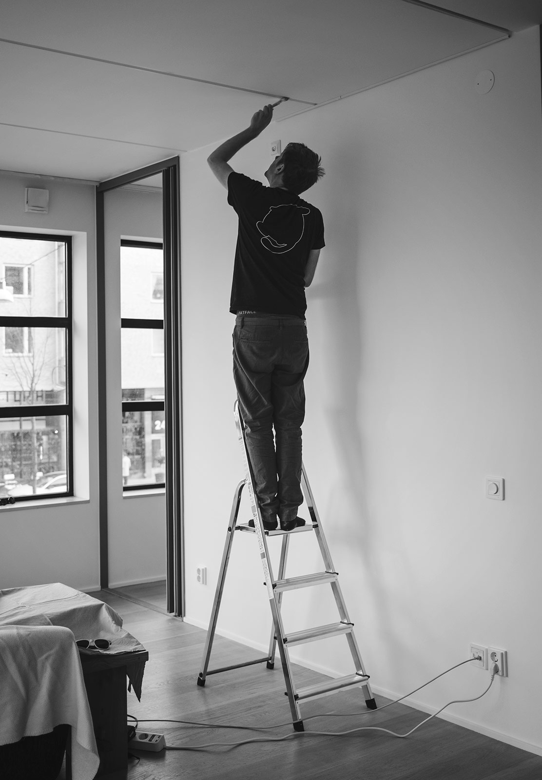 Main painting ceiling on ladder