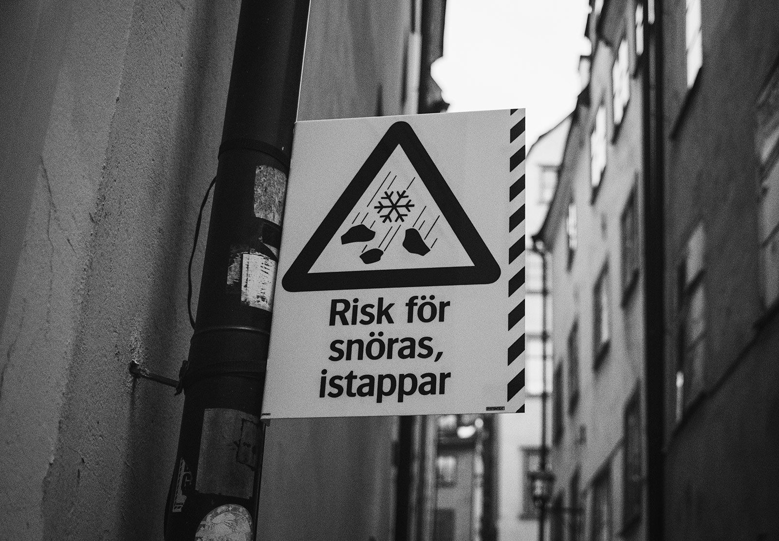 Snow warning sign