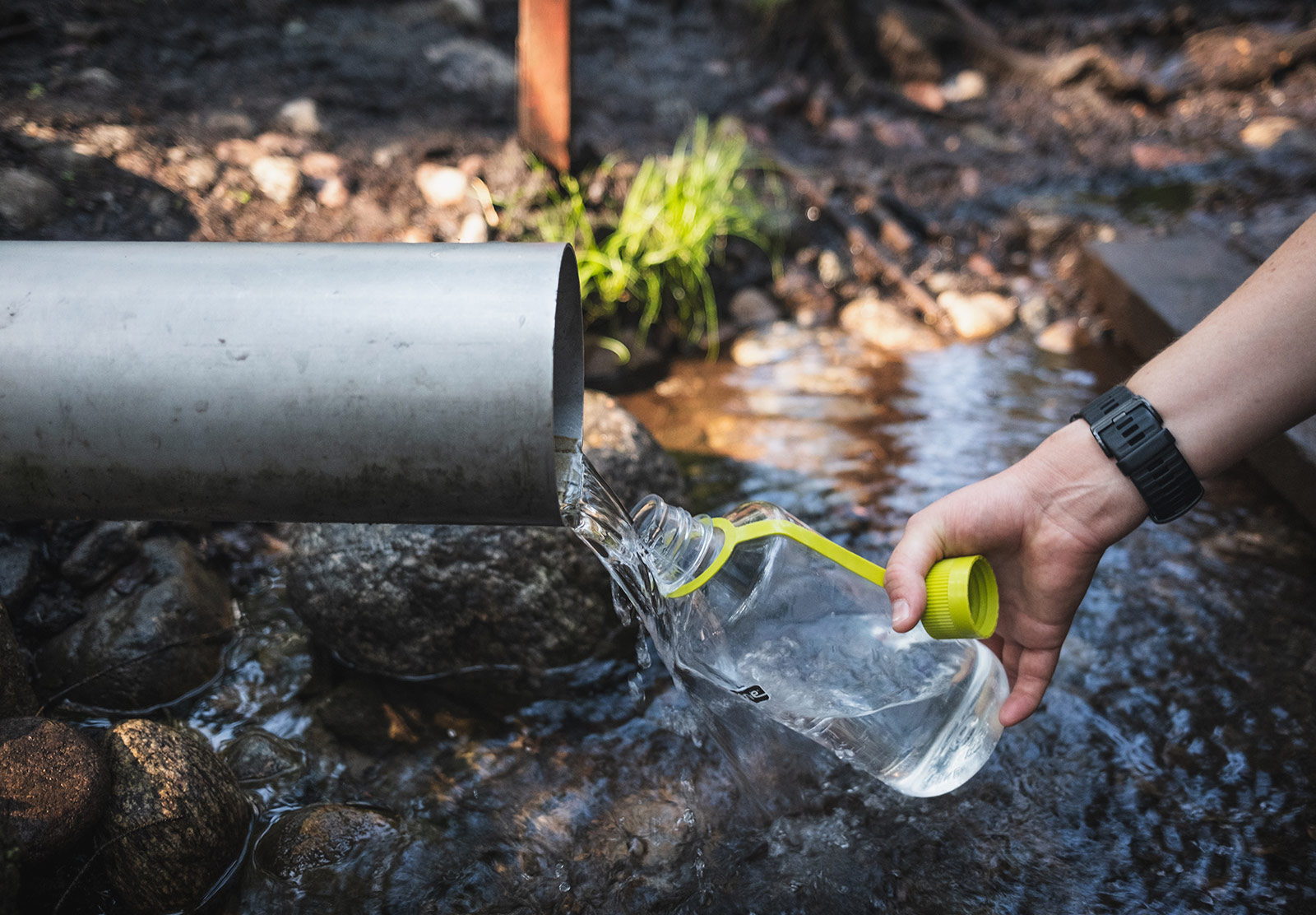 Filling bottle from water stream