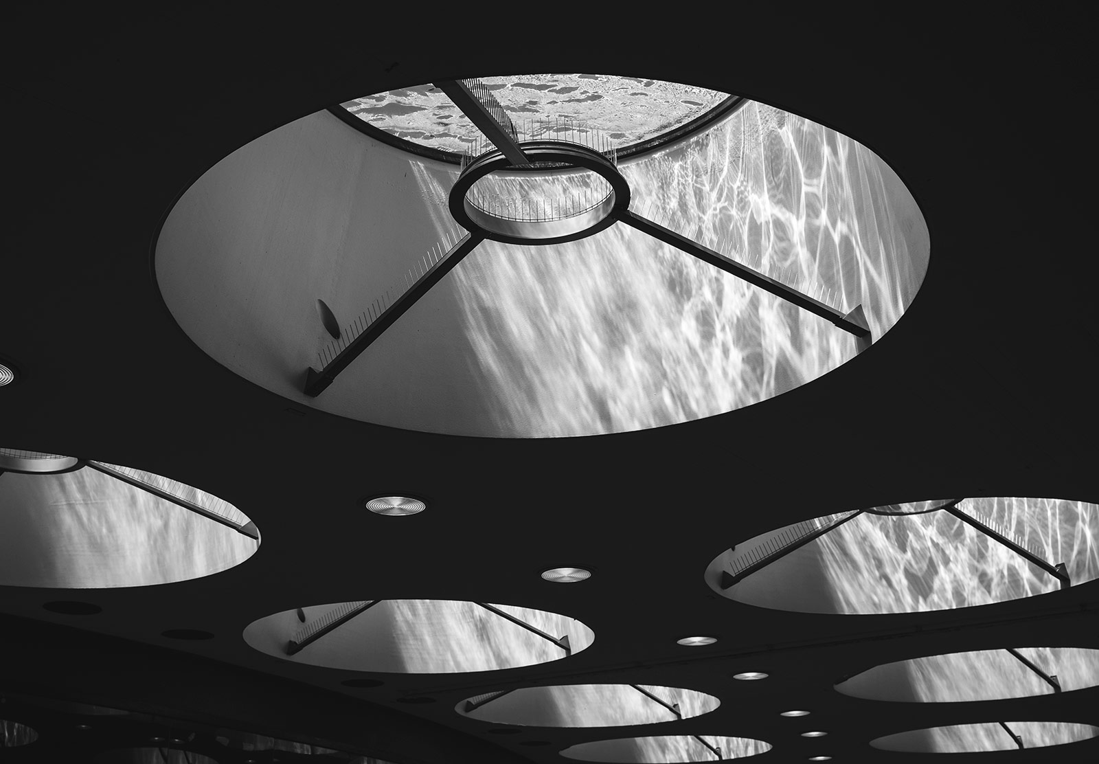 Ceiling window