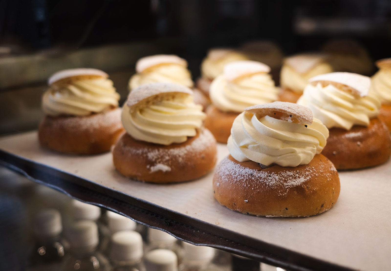 Line of cream buns