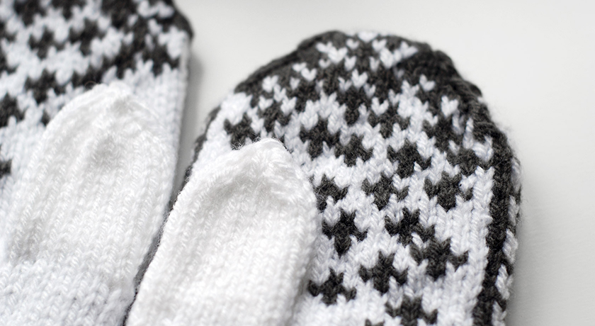 Mitten thumb detail