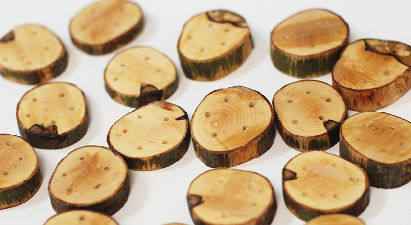 Golden wood buttons with age rings