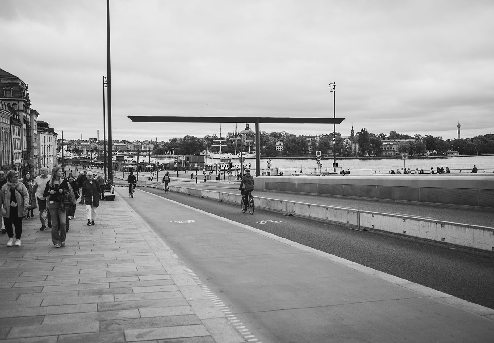 Cycle lane over bridge