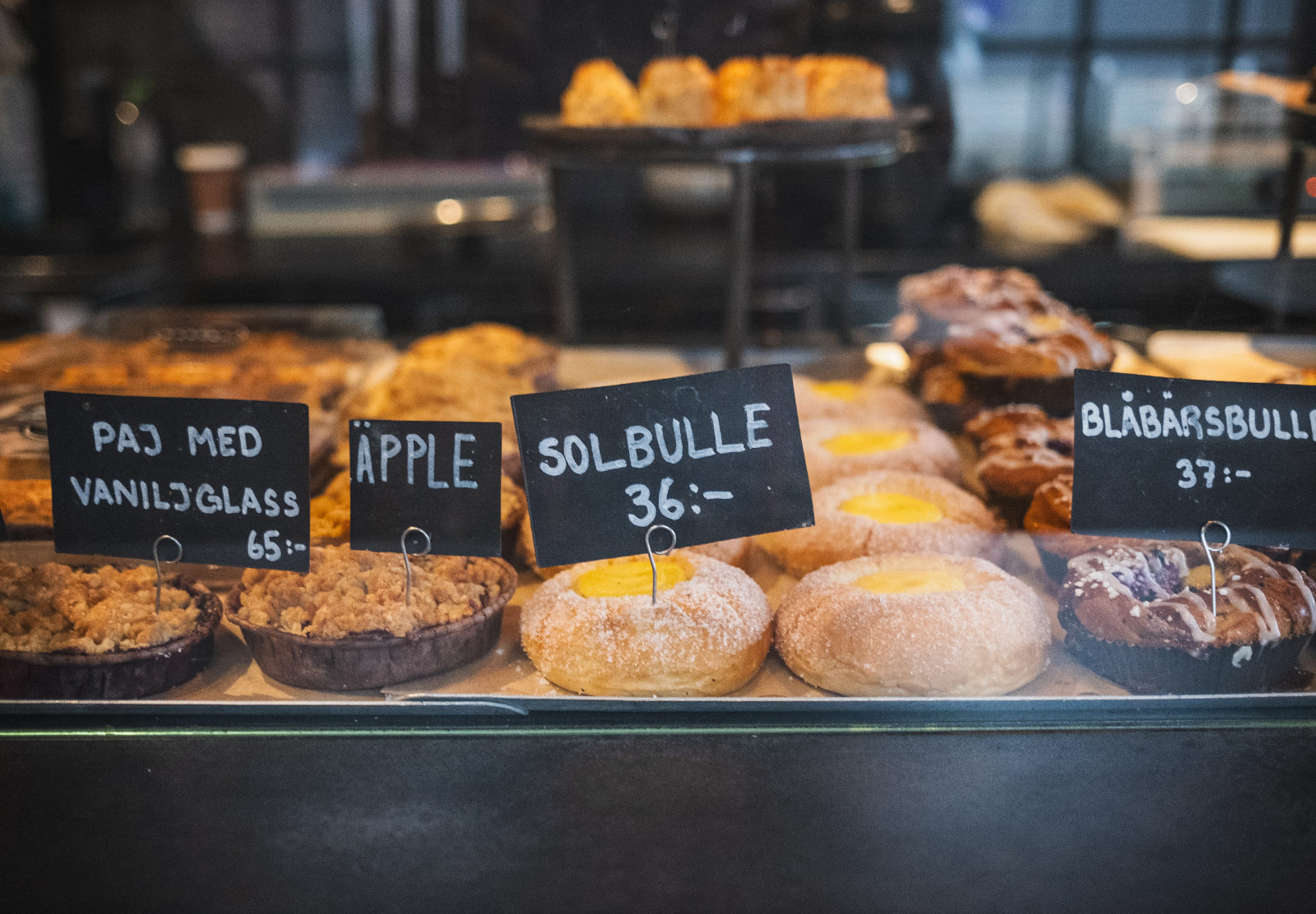 Rows of buns in bakery