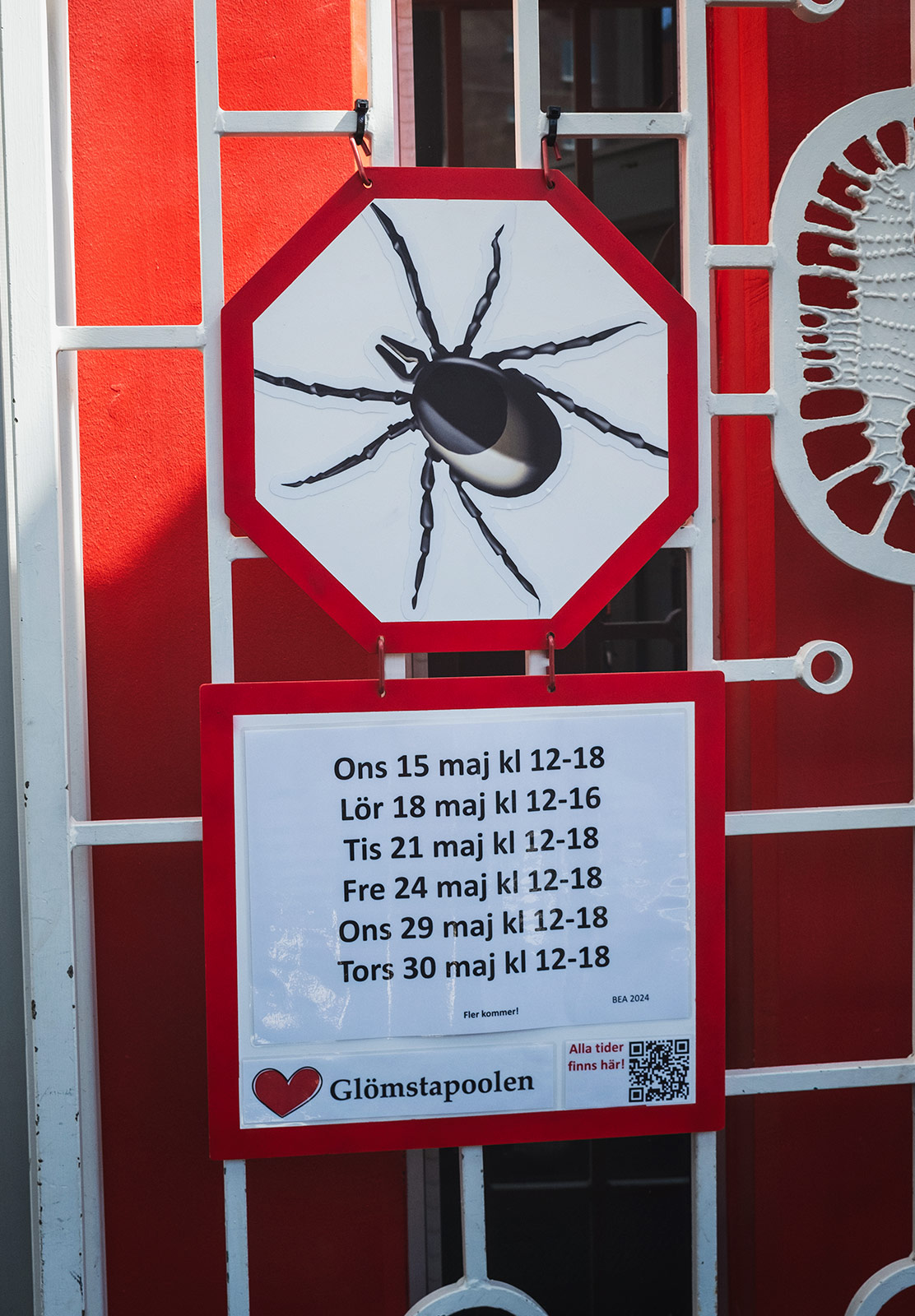 Tick sign on door