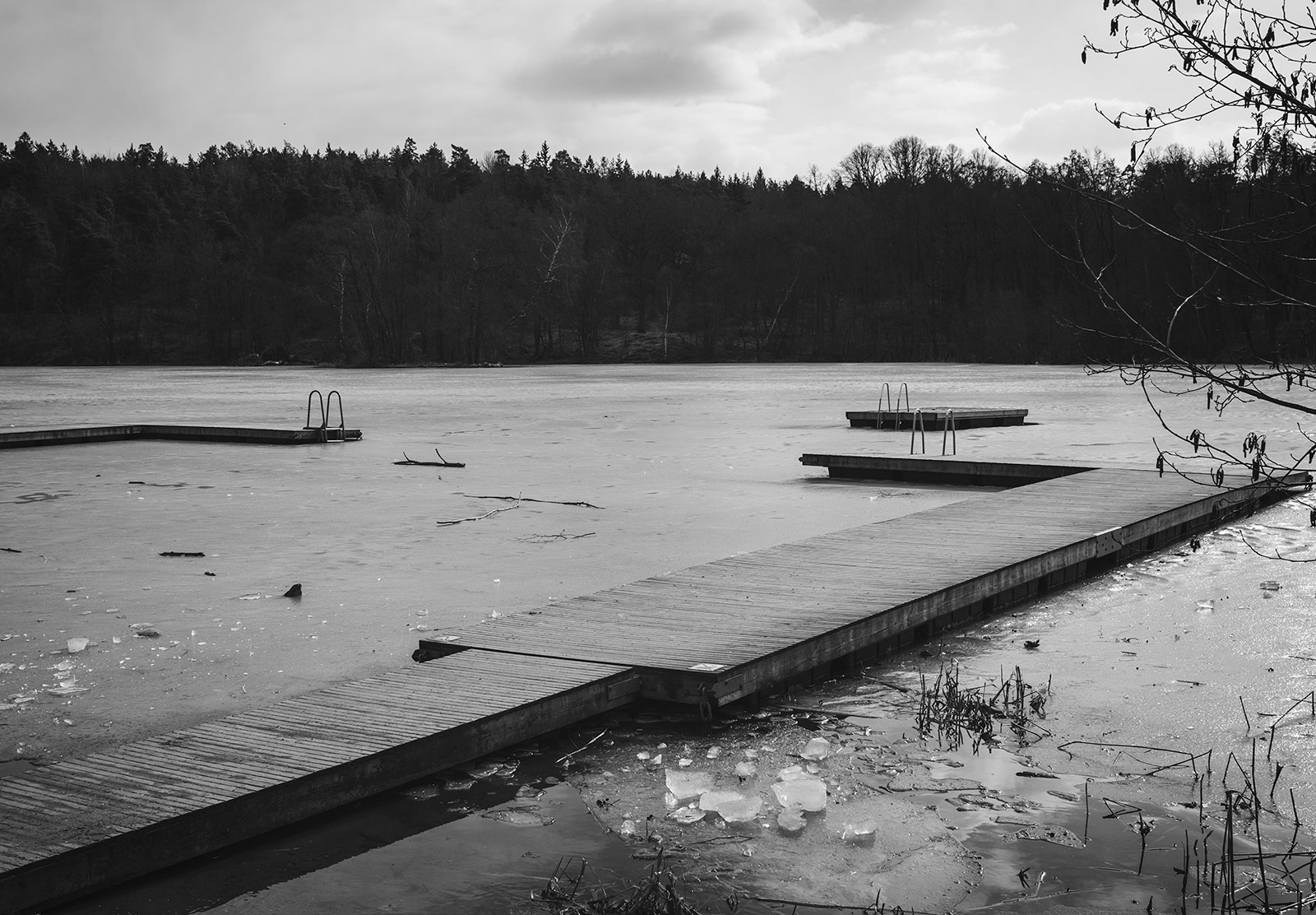 Frozen ice around jetty