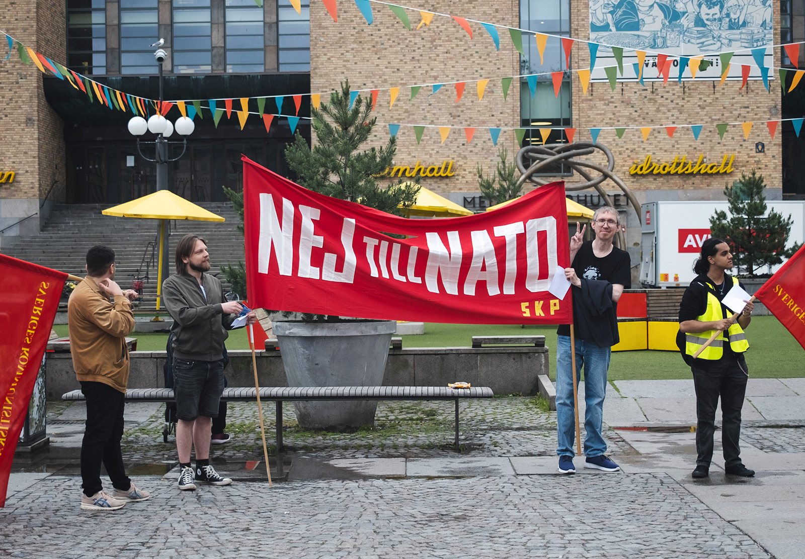 "Nej till Nato" sign