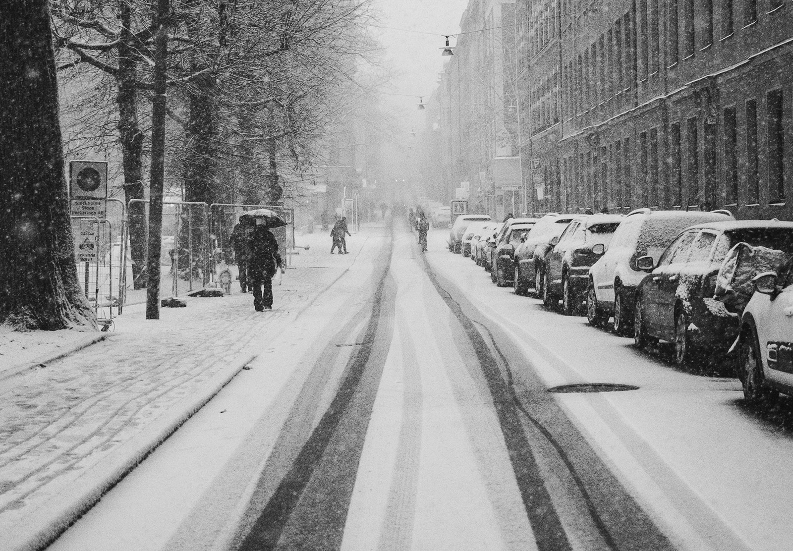 Tyre marks in snow