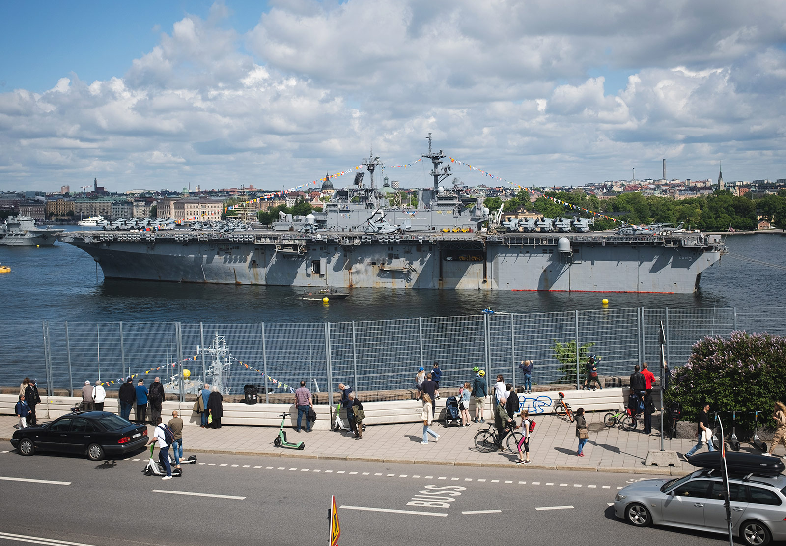 Large assault ship