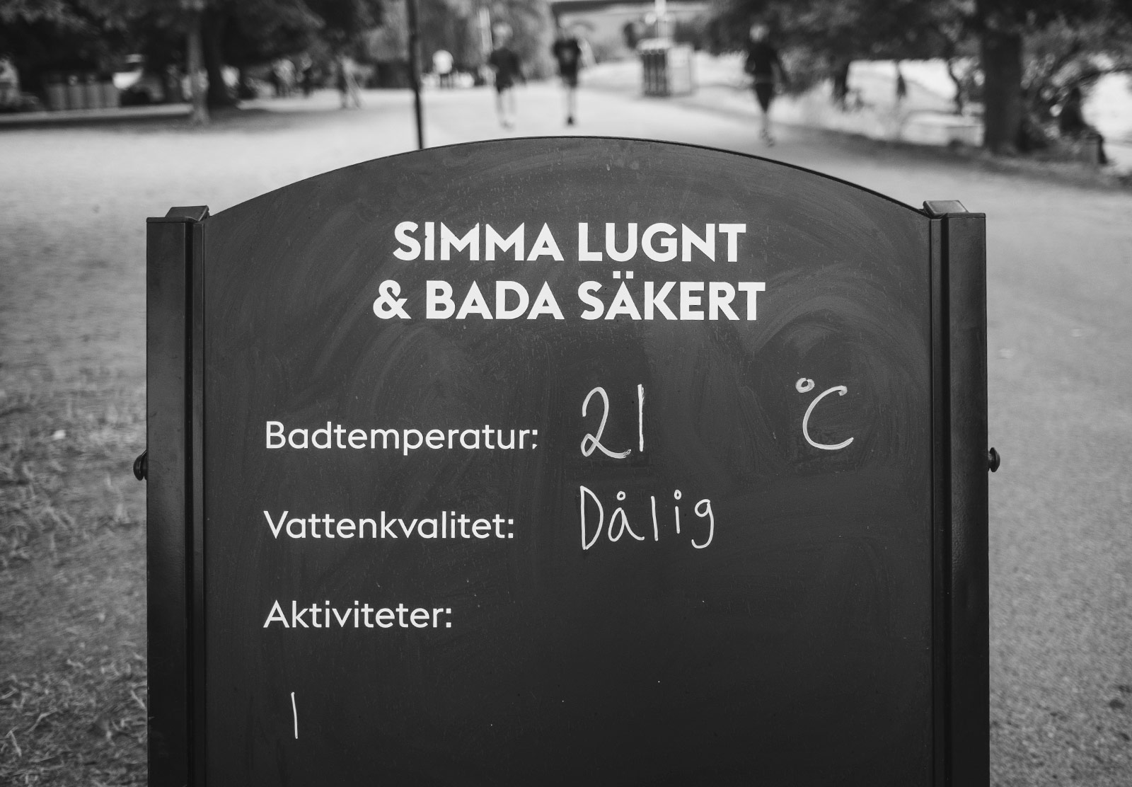Water temperature sign