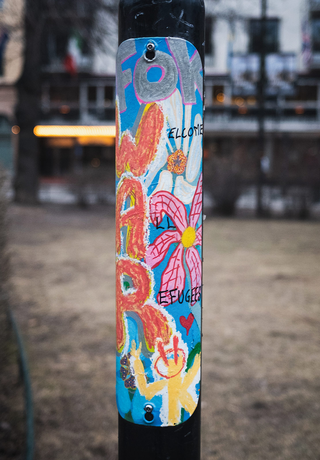 Welcome refugees graffiti