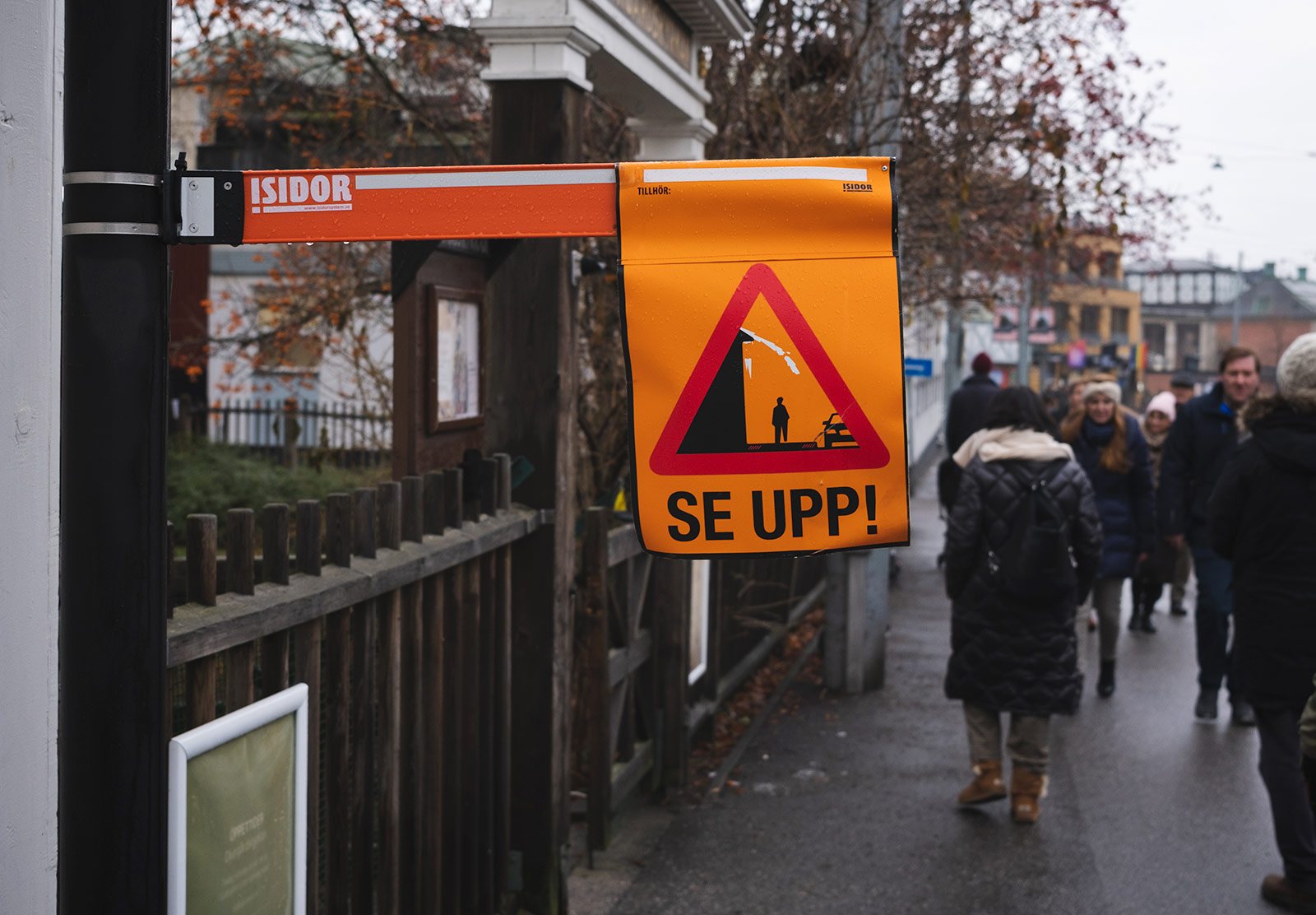Ice warning sign